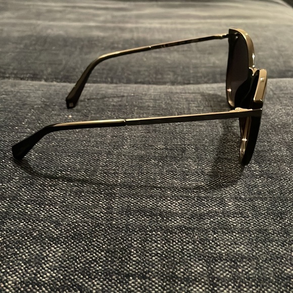 Polaroid cat eye sunglasses - Picture 2 of 4